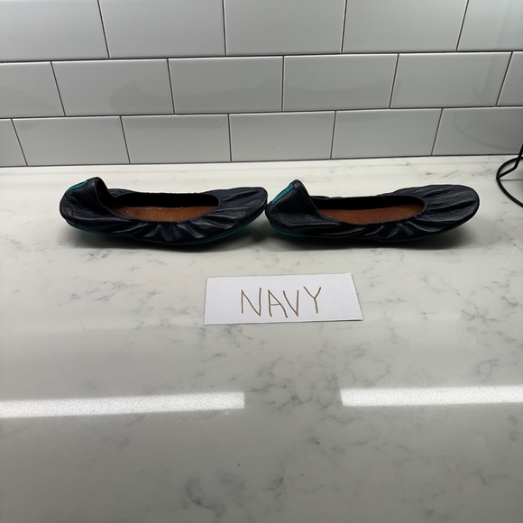 TIEK NAVY LEATHER FLATS SIZE 8 - Picture 3 of 6